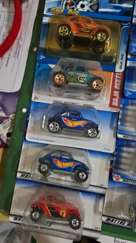 Incrível conjunto com 31 miniaturas de fusca 1:64 - lacradas - somente o conjunto