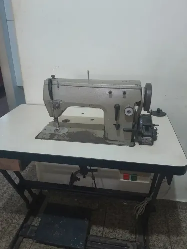 Máquina de costura reta industrial