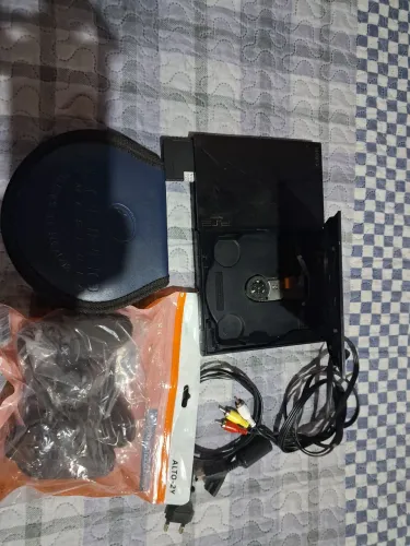 PS2 SLIM DESBLOQUEADO COM CONTROLE NOVO TODOS OS CABOS JOGOS GARANTIA..