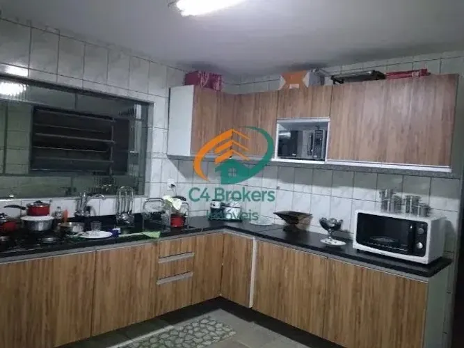 Sobrado em Rua em Jardim Adriana - Guarulhos, SP