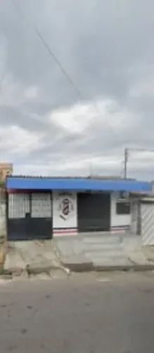 VENDO CASA COM PONTO COMERCIAL  NA PRINCIPAL DO CONJUNTO AMAZONINO MENDES