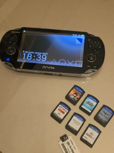 PS Vita Fat, desbloqueado e com jogos físicos.