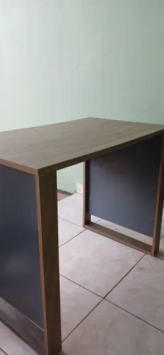 Mesa de estudo simples 