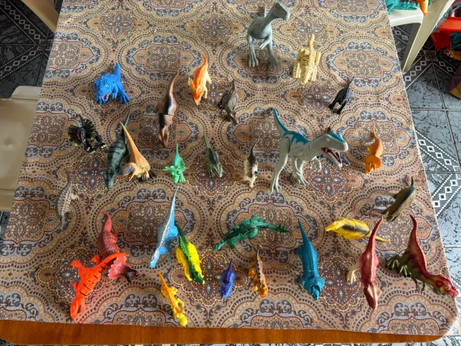 Médios dinossauros diversos