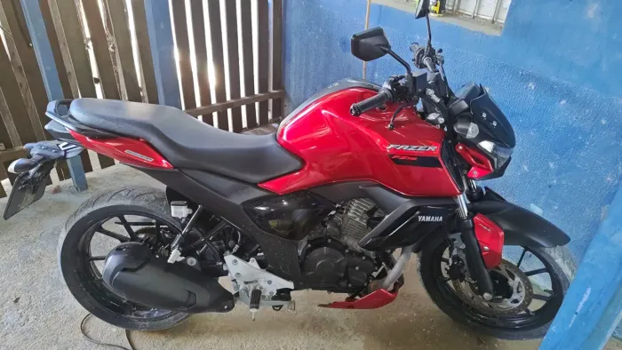 Vendo ou troco Yamaha FZ15