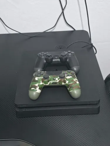 Vendo ps4 slim com varios jogos