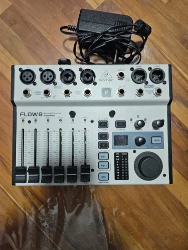 Behringer Flow 8