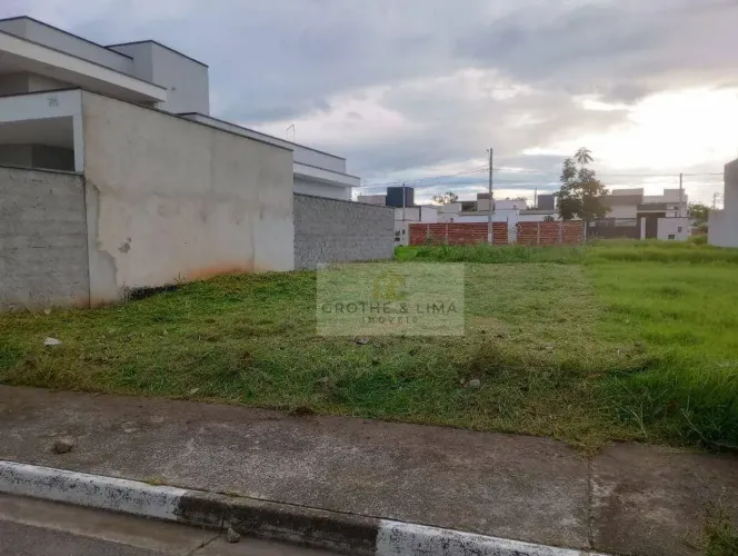 TERRENO À VENDA COM PROJETO APROVADO NO LOTEAMENTO SANTA CLARA PINDAMONHANGABA