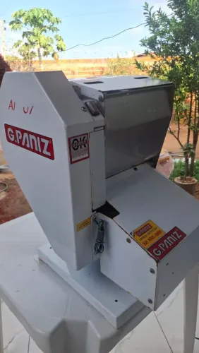 Máquina amassadeira para massa de pães e algo relacionado.