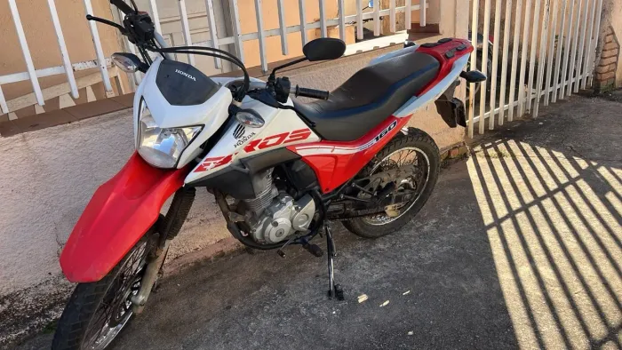 Vendo Honda Bros 160, única dona 