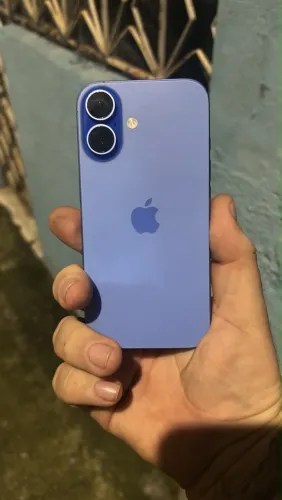 iPhone 16 azul
