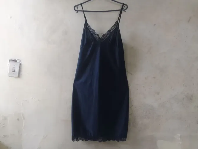 Camisola de cetim com renda