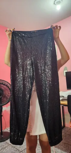 Calça preta de paetê