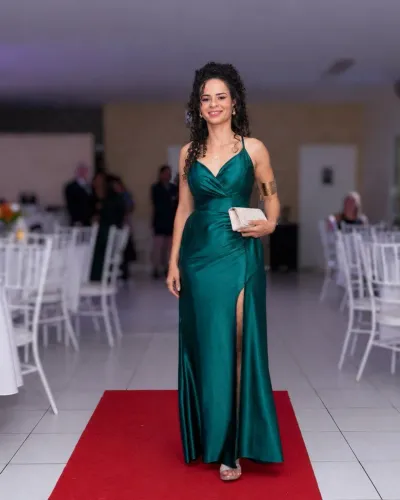 Vestido Longo Madrinha / Formatura Verde Esmeralda<br><br>Com Fenda