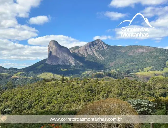 Pedra Azul Casa 4 Suítes para Comprar em Pedra Azul, Domingos Martins/ES a 3 km do Quadra
