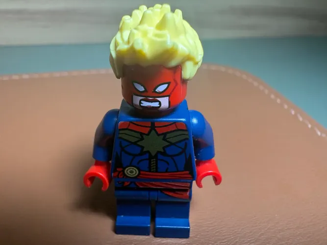 Minifigura LEGO Marvel Capitã Marvel Com Máscara - Set 76049 - sh0226