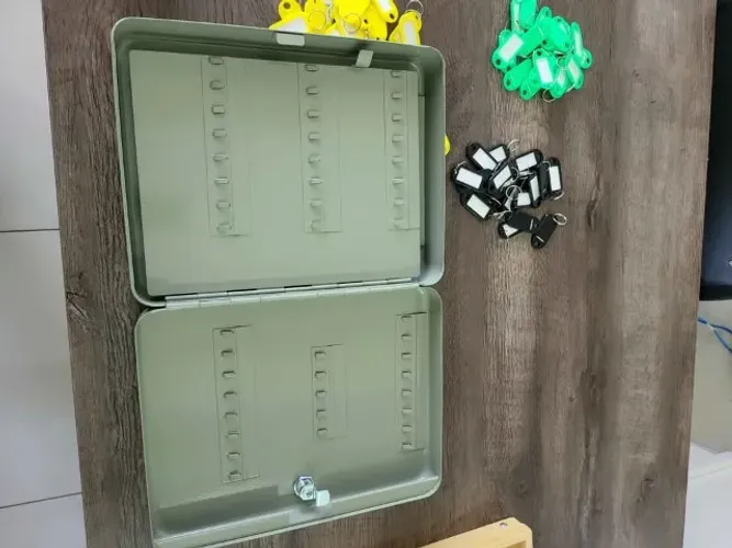 Porta-chaves Claviculário Kontuz para 93 Chaves + Chaveiros