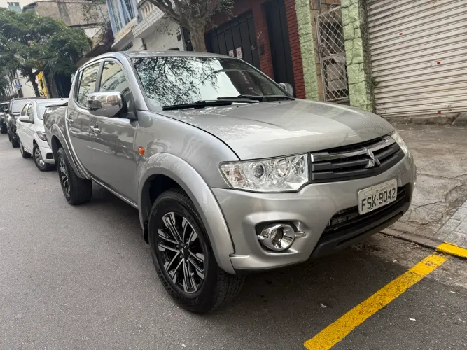 Mitsubishi L200 Triton HPE 3.2 CD TB Int.diesel AUT 2015