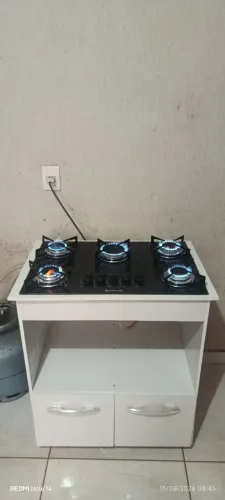 Fogão cooktop e armário. Entrego