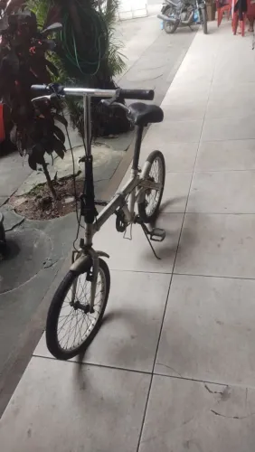 Bicicleta aro 20 usada, que dobra pra colocar na mala do carro
