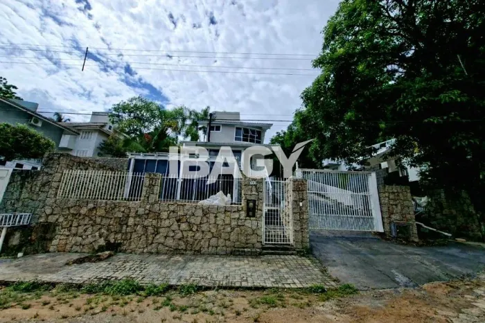Excelente Casa 3 dormitório(s) em PANTANAL - FLORIANOPOLIS