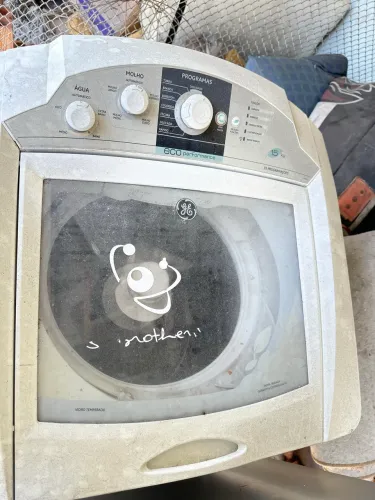 Máquina de lavar retirada de peça
