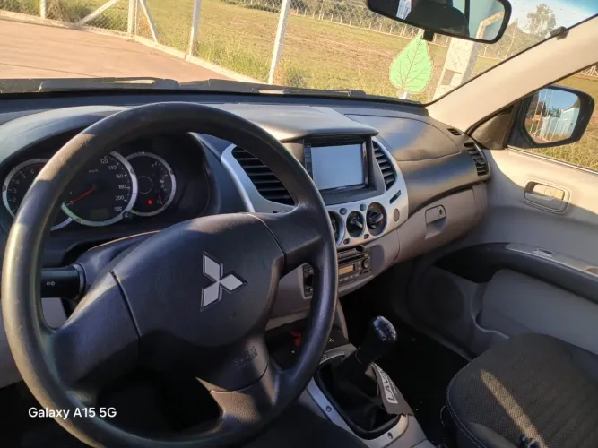 Mitsubishi L200 Triton HLS 2.4 Flex 16V CD Mec. 2013