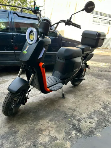 Scooter elétrica SOMA (Moto Chefe)