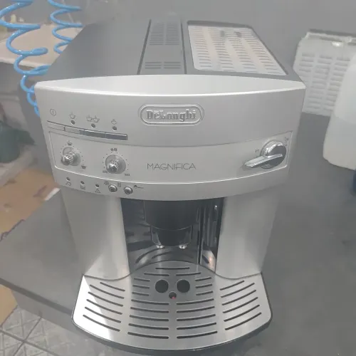 Maquina de cafe expresso delonghi magnifica 220v