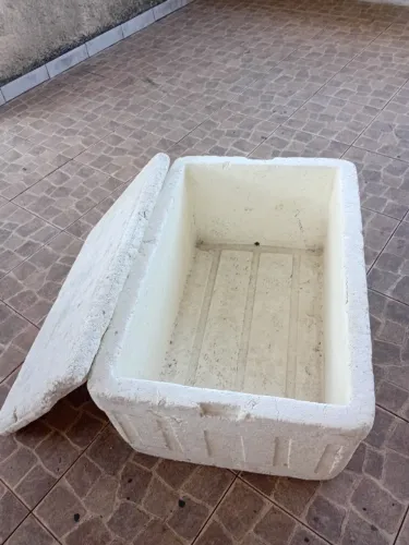 CAIXA DE ISOPOR GRANDE 94 LITROS COM TAMPA - R$80 CAIXA DE ISOPOR GIGANTE QUASE 100 LITROS