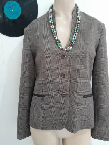 Blazer forrado com colar Retrô