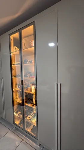 Guarda-Roupa Casal 6 Portas com LED e Vidro - Excelente Estado