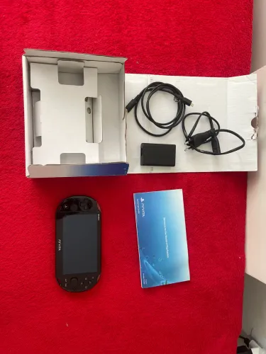 PS Vita 2000 Slim Praticamente Novo, Completo com Caixa e Acessórios Originais