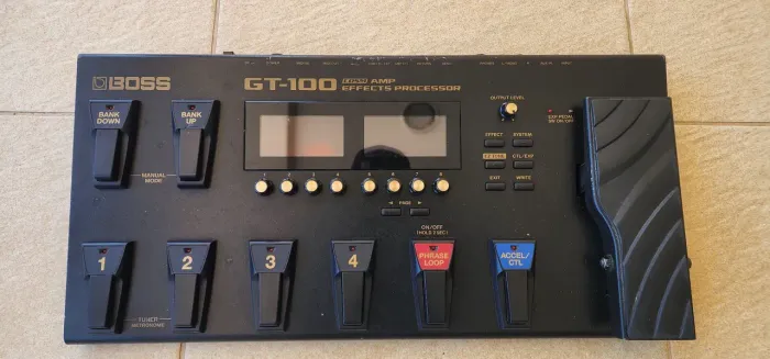 Pedaleira Boss GT-100 