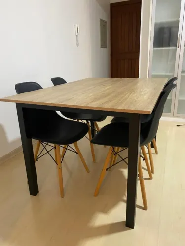 Mesa Industrial com 4 cadeiras 