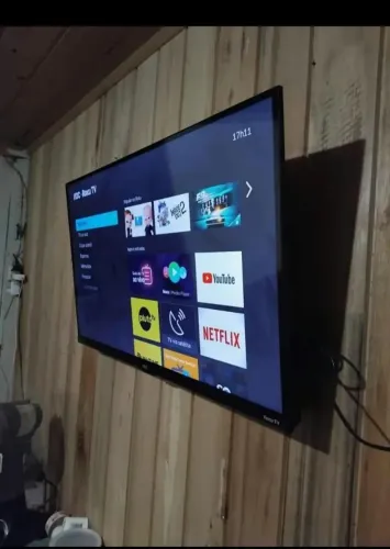 TV SMART NUNCA USADA VAI COM DOCUMENTO MANUAL E CONTROLE SUPER BARATA APROVEITE