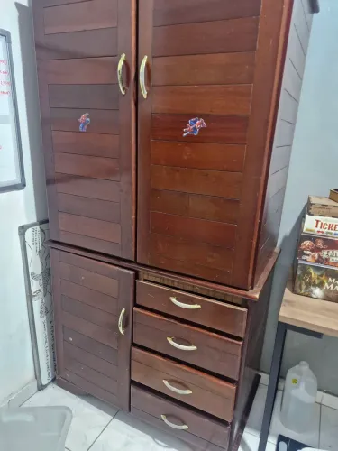 GUARDA ROUPA DE MADEIRA