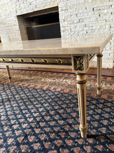 Mesa de Centro Neoclássica - Mármore Crema e Folheação a Ouro