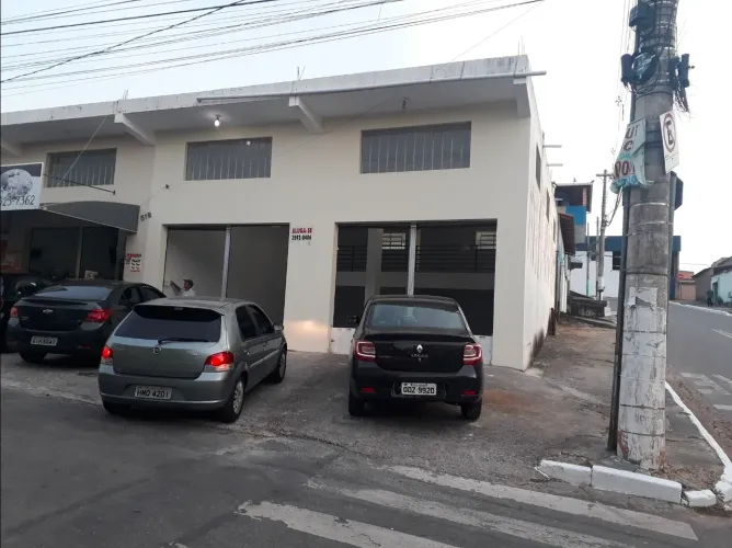 Alugo loja Bairro Vila Cristina / ótima localização!
