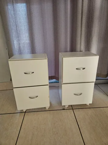 Vende-se criado mudo