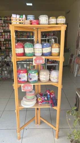 Expositor de madeira que desmonta