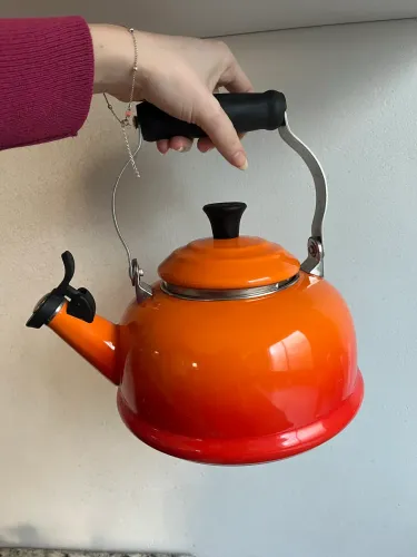 Chaleira Clássica Le Creuset com Apito - Aço Carbono
