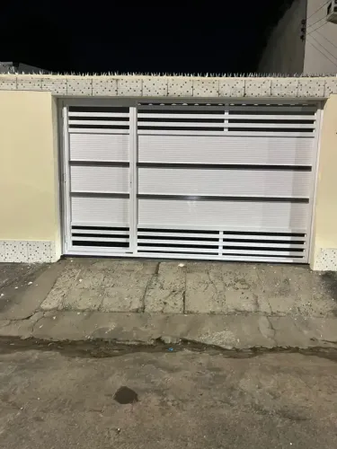 Alugo casa no parque 10, proximo a pizzaria faraó
