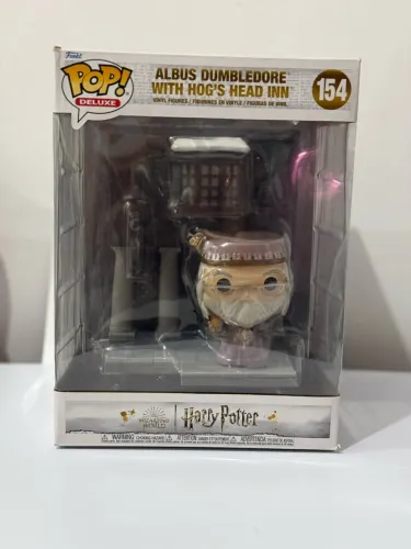 Funko Pop! Deluxe: Albus Dumbledore with Hog's Head Inn (#154)