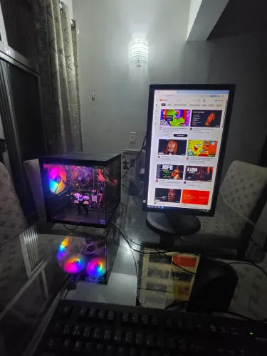 Computador Aquario com Monitor Giratório 