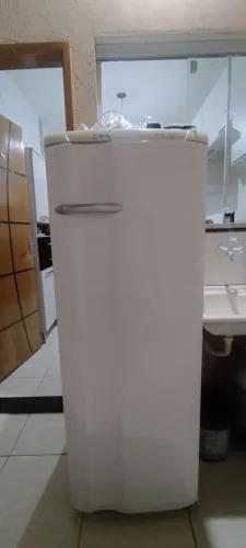 Geladeira Eletrolux 280 litros