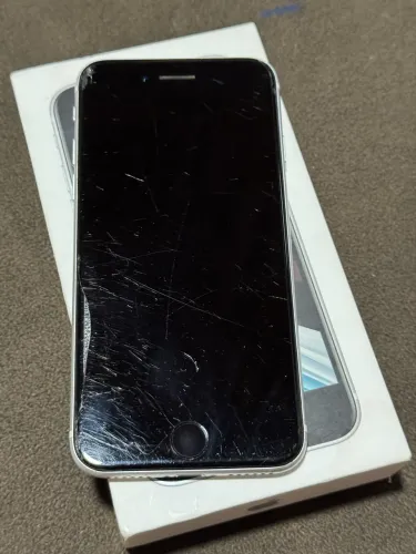 iPhone SE - 64gb