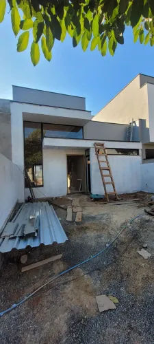 Belíssima casa no condomínio Ypes em Tatui 