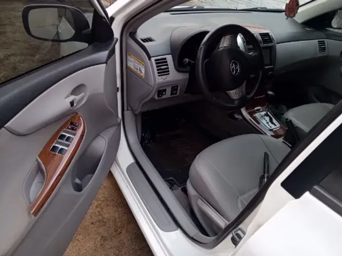 Toyota Corolla GLI 1.8 Flex 16V Aut. 2014