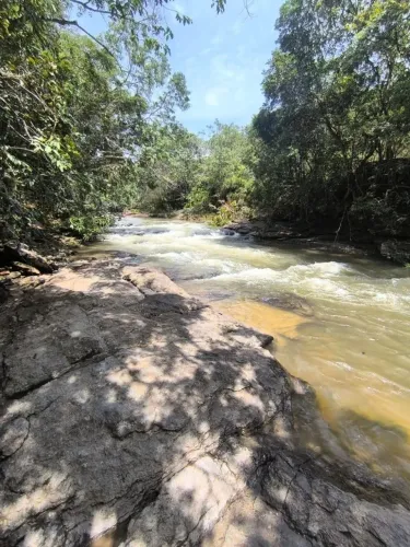 Chácara porteira fechada 40.000m² e 190mts de beira rio